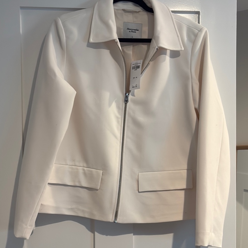 Abercrombie & Fitch Cream Utility Jacket
With Tags NEVER WORN